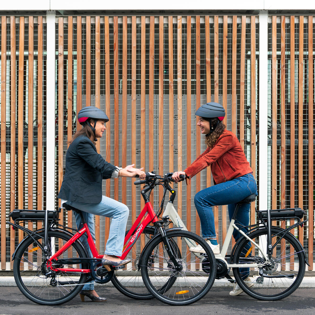 Vélo ville électrique - NEOMOUV Sinapia Hydraulique - Rouge